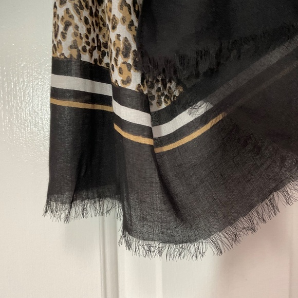 Animal Print Scarf - Picture 4 of 4